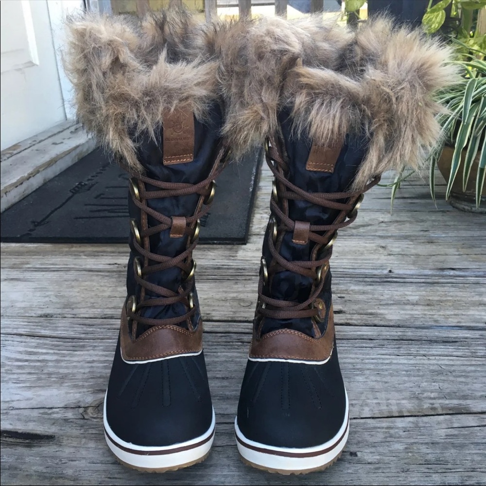 Brand new tall hiking winter boot size 8.5
